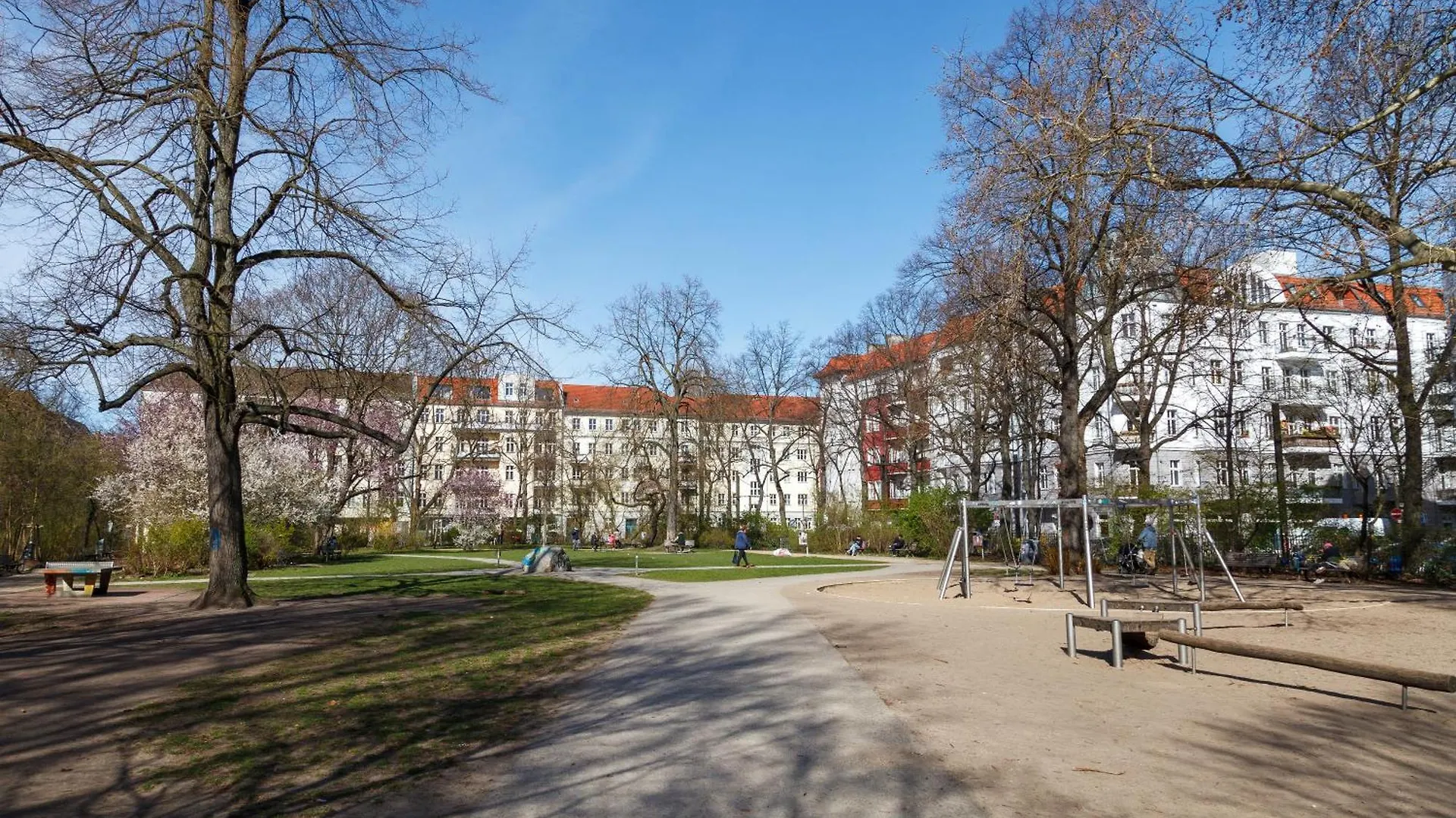 Oomph Berlin 3Br Apt With Light Tones And Artwork Apartament
