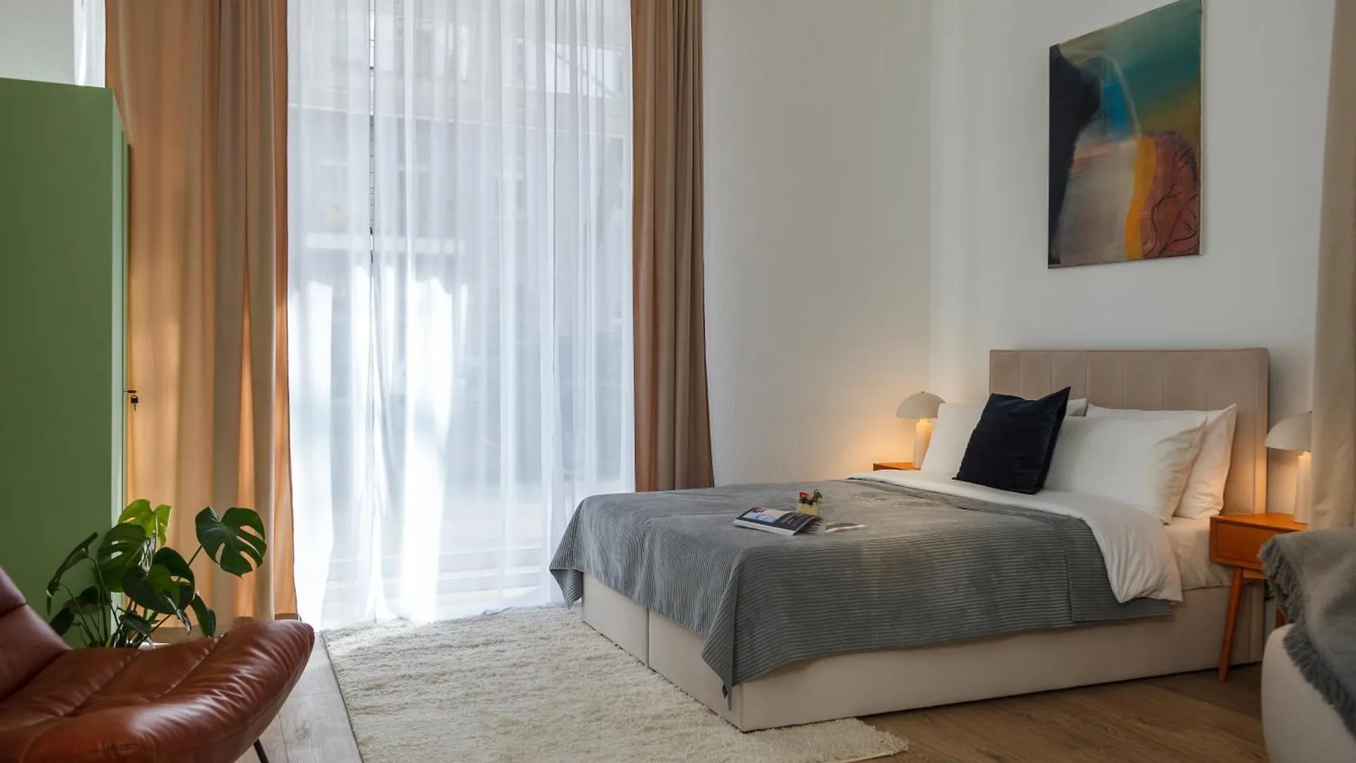 Appartement Oomph Berlin 3Br Apt With Light Tones And Artwork Allemagne