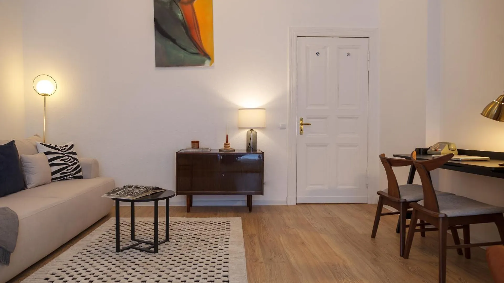 Oomph Berlin 3Br Apt With Light Tones And Artwork Allemagne