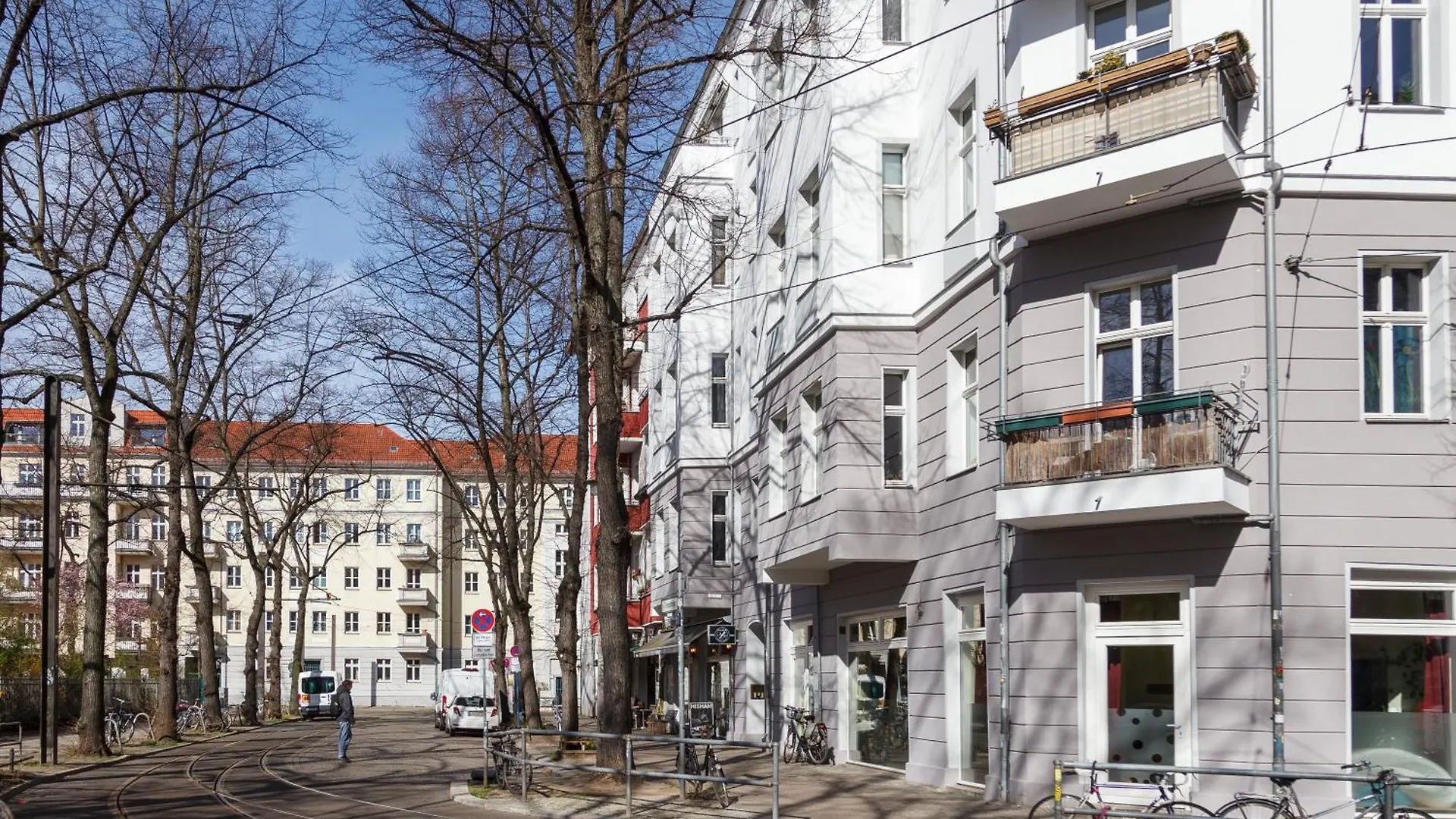 Oomph Berlin 3Br Apt With Light Tones And Artwork Appartement