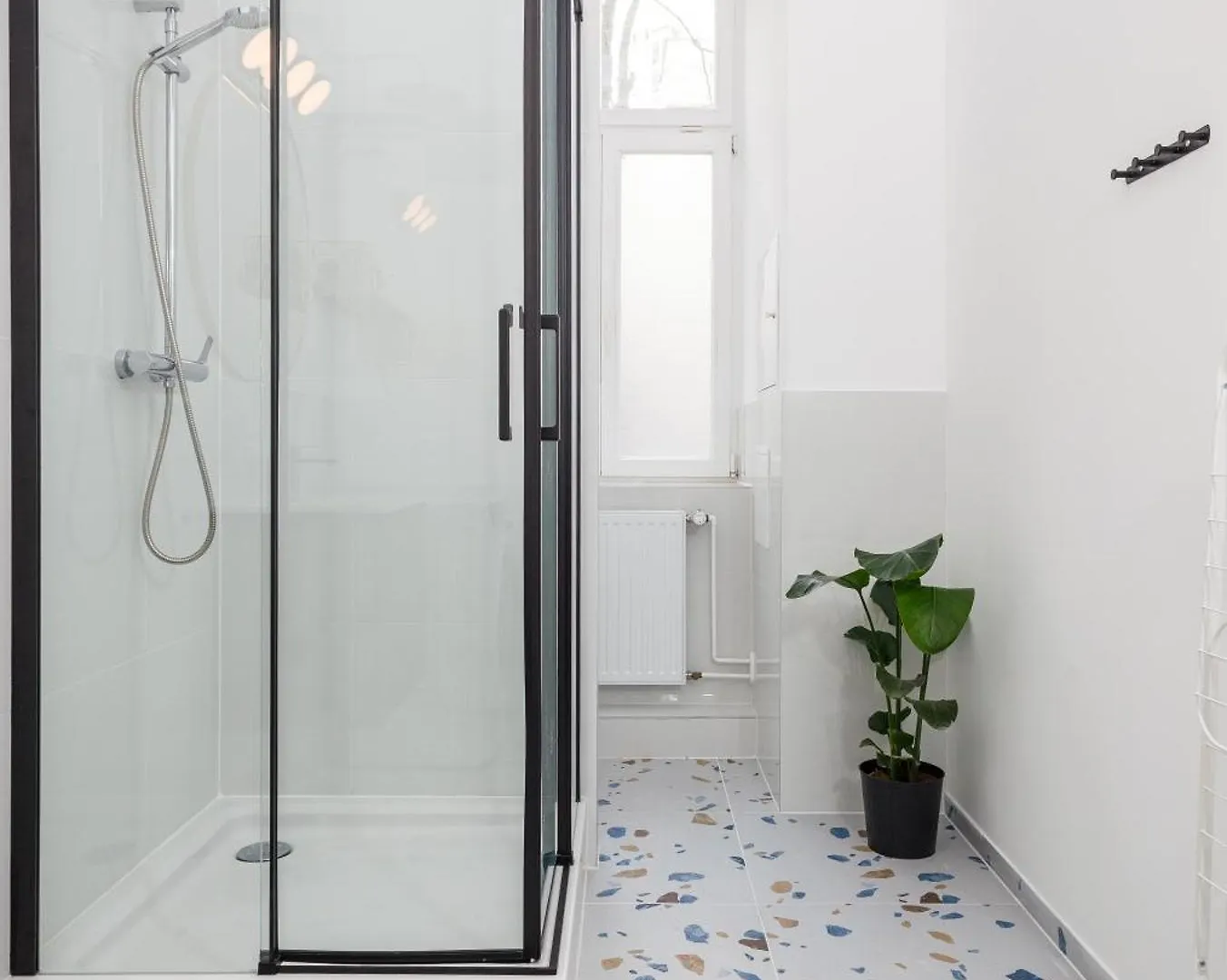 Appartement Oomph Berlin 3Br Apt With Light Tones And Artwork