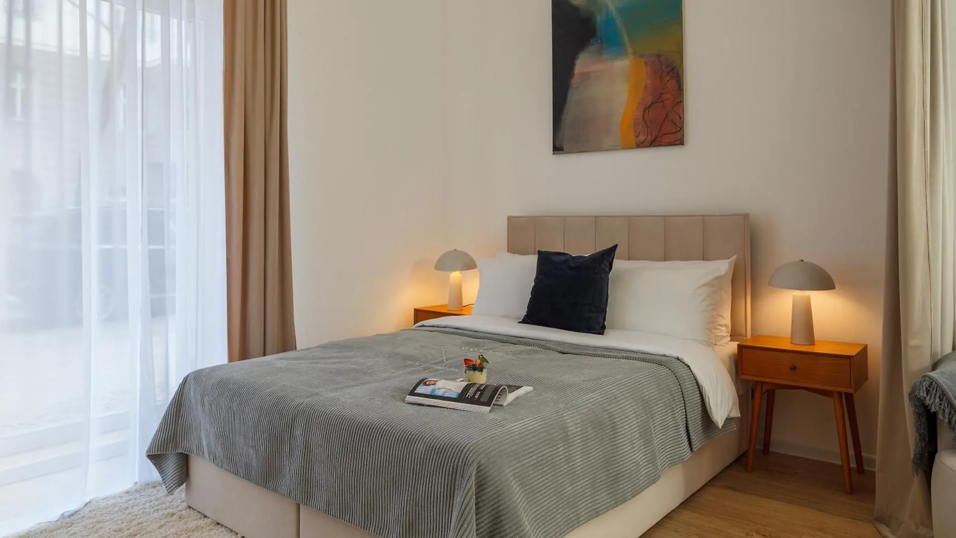 Oomph Berlin 3Br Apt With Light Tones And Artwork Appartement